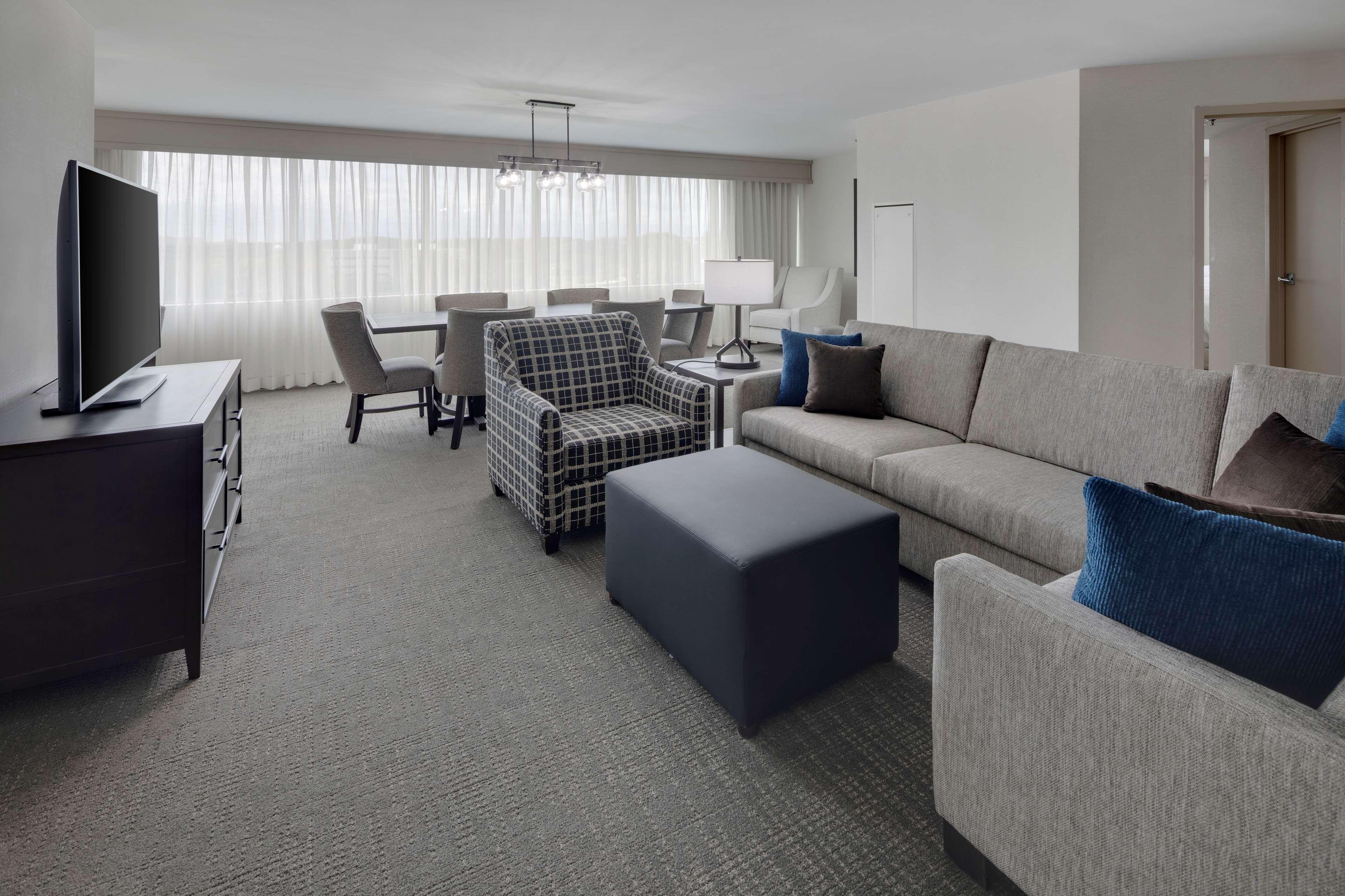 Embassy Suites By Hilton Detroit Troy Auburn Hills Buitenkant foto