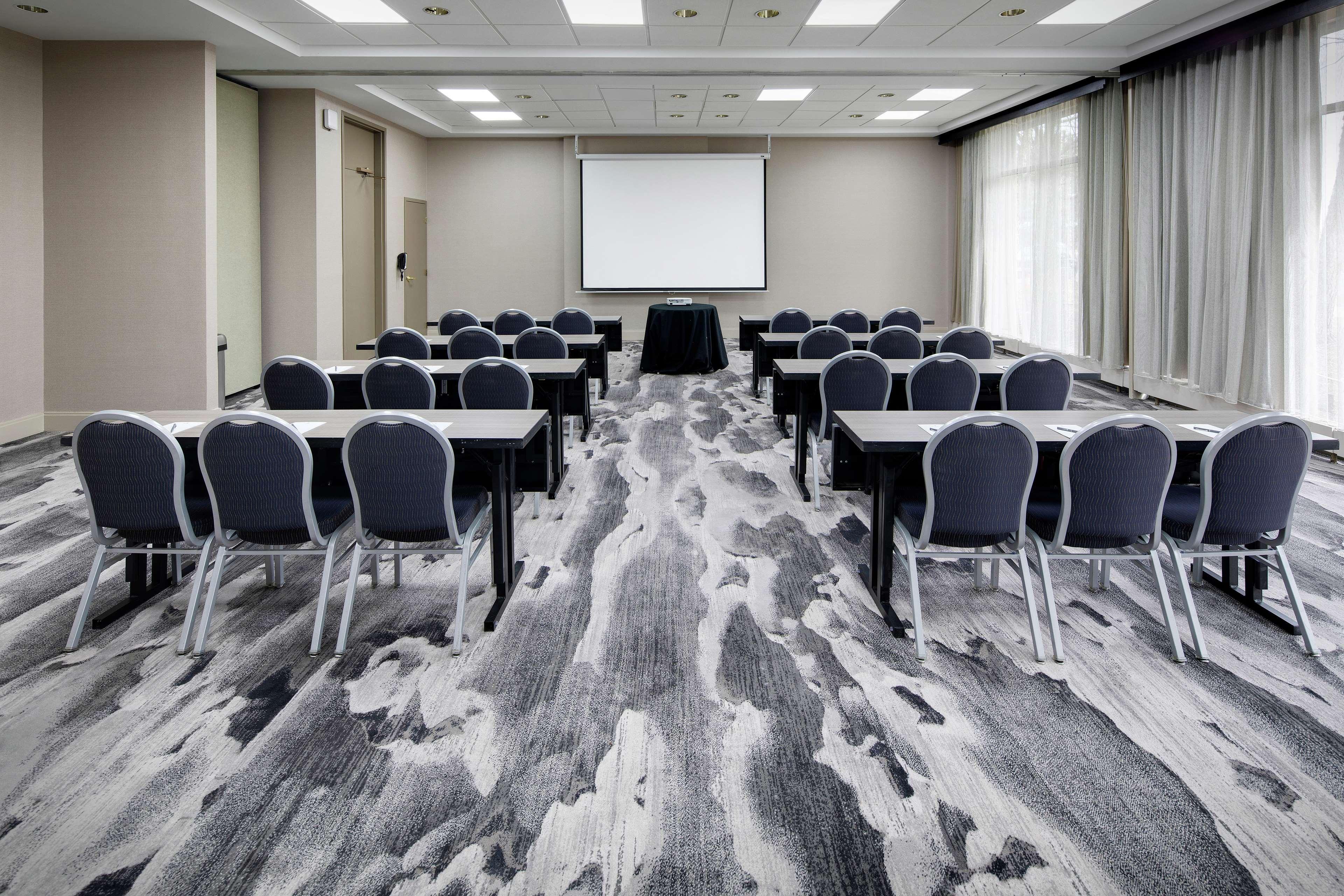 Embassy Suites By Hilton Detroit Troy Auburn Hills Buitenkant foto