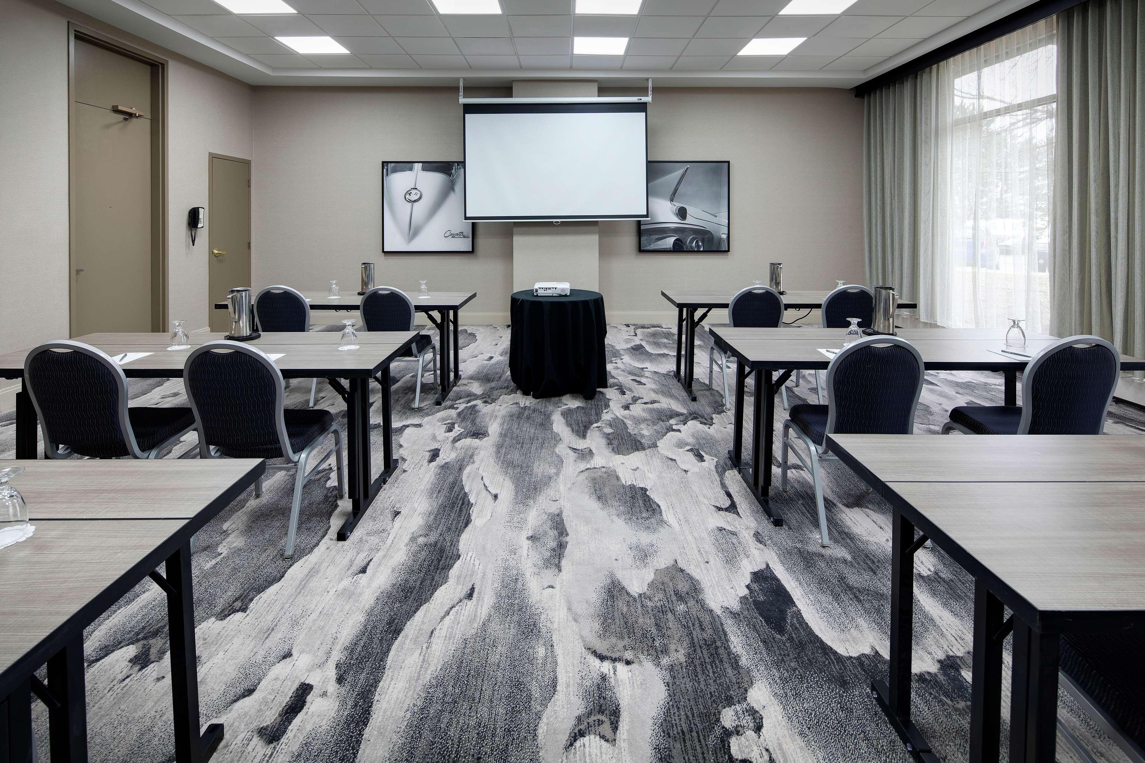 Embassy Suites By Hilton Detroit Troy Auburn Hills Buitenkant foto