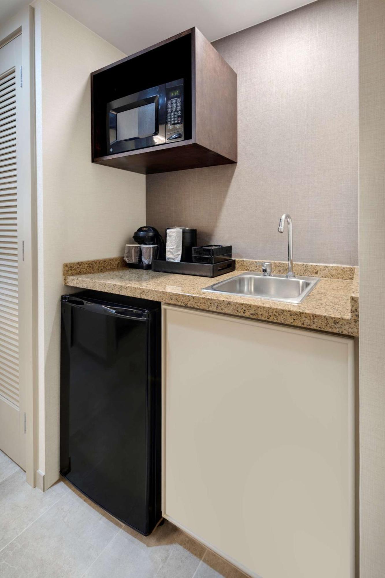 Embassy Suites By Hilton Detroit Troy Auburn Hills Buitenkant foto